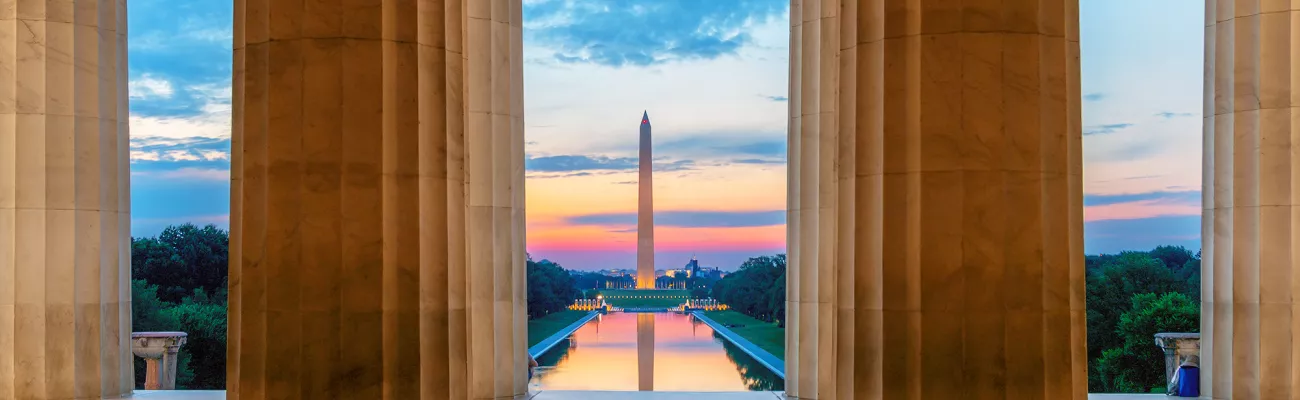 Lincoln memorial with the Washington Monument appearing between the pillars